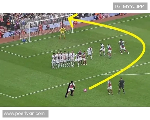 足球明星在看台上的精彩瞬间与背后的故事揭秘 足球明星在看台上的精彩瞬间与背后的故事揭秘